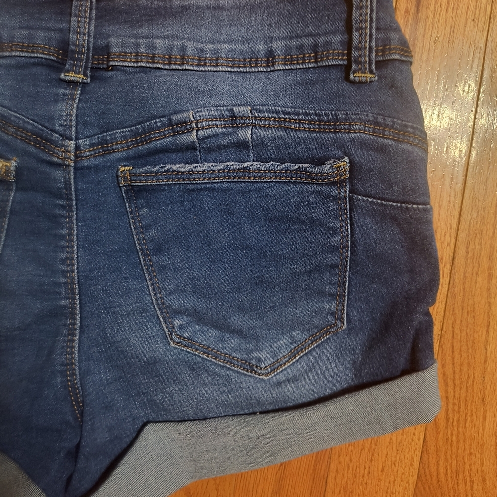 NWT Forever 21 Push Up Denim Shorts, Size Women's Small Waist 26", Medium Wash - Picture 11 of 11